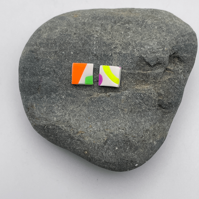 Small multicoloured squares 