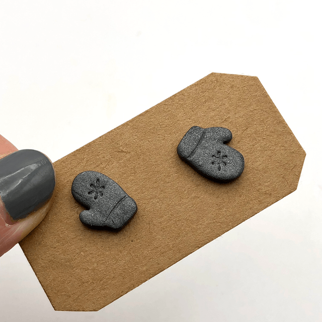 Grey mittens