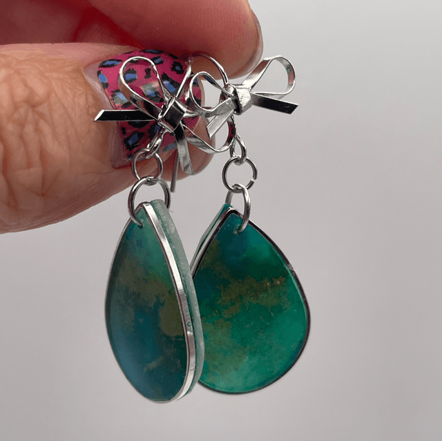Bow dangly teardrops 