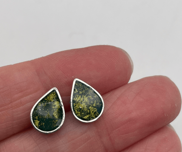 Teardrop studs