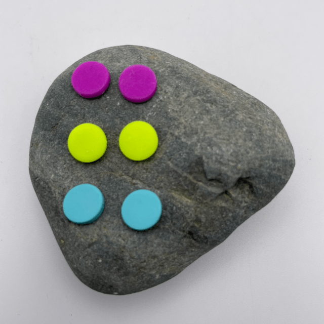 Coloured studs