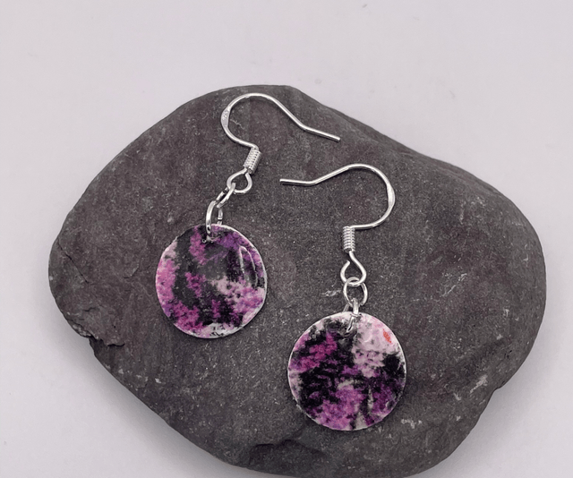 Vintage purple small circles