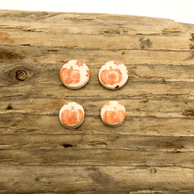 Pumpkin glazed 1cm studs