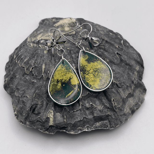Bow dangly teardrops 