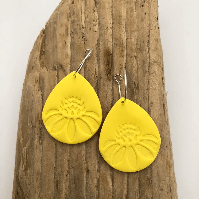 Yellow daisy drops 