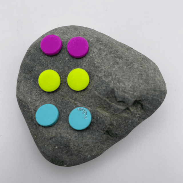 Coloured studs